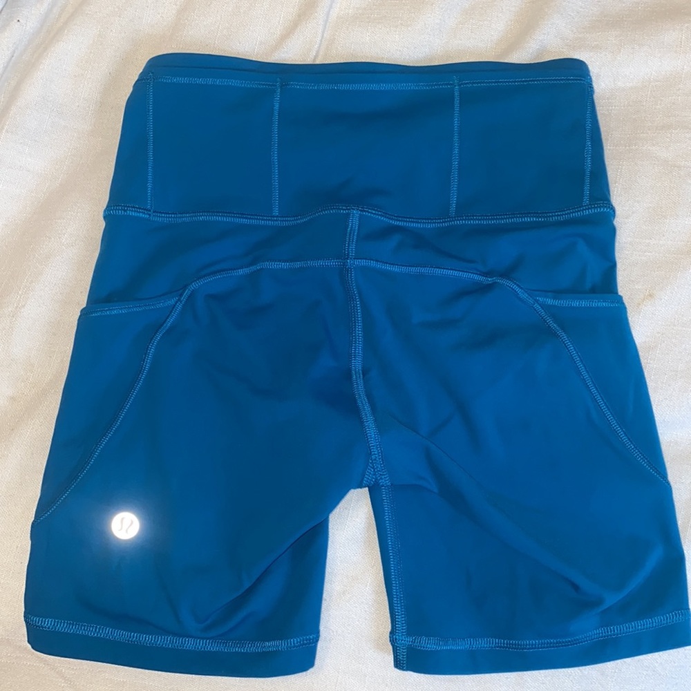 Lululemon shorts size 2 - Picture 3 of 5